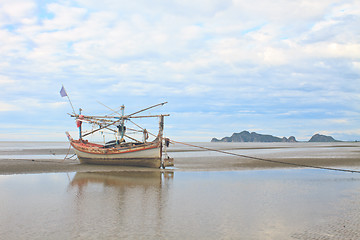 Image showing Fishing boat on the beach