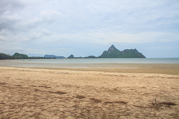 Image showing beautiful beach and tropical sea 