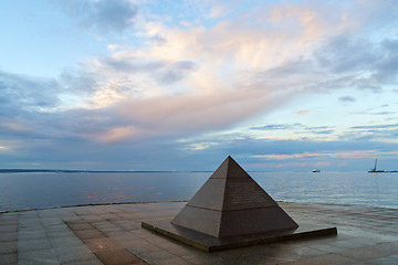 Image showing Pyramid on city lake quay in summer 