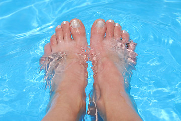 Image showing Feet in water