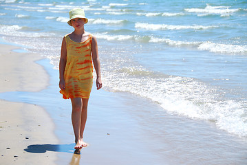 Image showing Girl walk beach