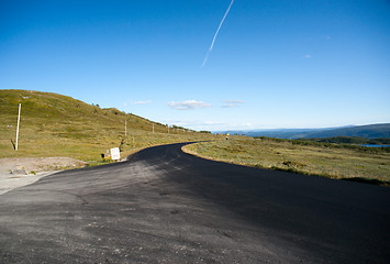 Image showing Road through mountain plateau Valdresflye, Jotunheimen, Norway