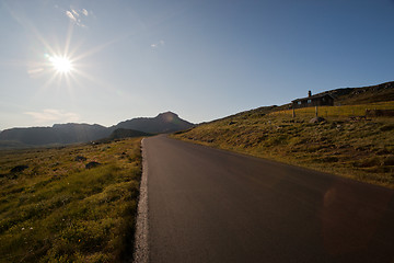 Image showing Sun shining on the road through mountain plateau Valdresflye, Jo