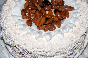 Image showing Sponge cake with almonds