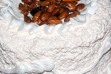 Image showing Sponge cake with almonds