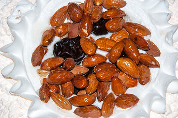 Image showing Sponge cake with almonds