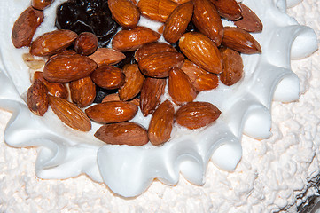 Image showing Sponge cake with almonds