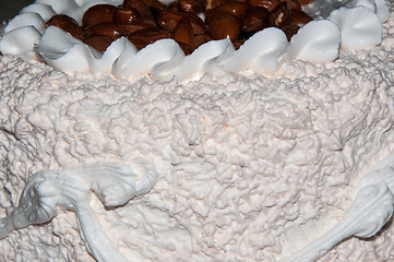 Image showing Sponge cake with almonds