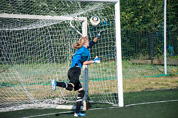 Image showing The girls play soccer