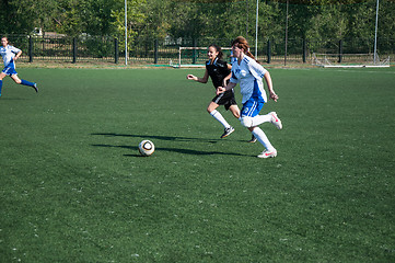 Image showing The girls play soccer