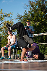 Image showing Artist break dance