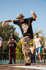 Image showing Artist break dance