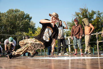 Image showing Artist break dance