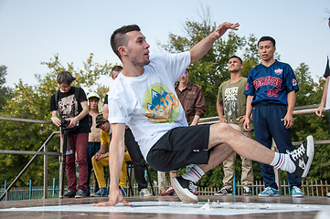 Image showing Artist break dance