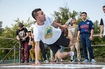 Image showing Artist break dance