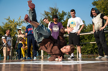 Image showing Artist break dance