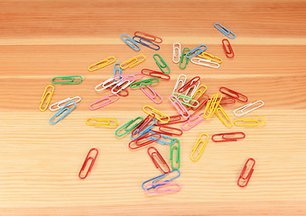 Image showing Multi-coloured paper clips scattered