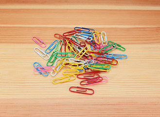 Image showing Pile of coloured paper clips 