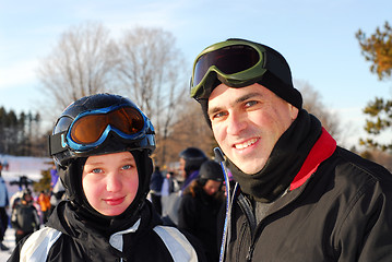 Image showing Family ski