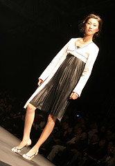 Image showing Model walking the catwalk at Seoul Collection (Fashion Week) 08