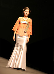 Image showing Model walking the catwalk at Seoul Collection (Fashion Week) 08