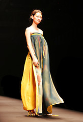 Image showing Model walking the catwalk at Seoul Collection (Fashion Week) 08