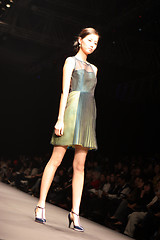 Image showing Model walking the catwalk at Seoul Collection (Fashion Week) 08