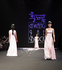 Image showing Wedding dress model walking the catwalk at Seoul Collection (Fas