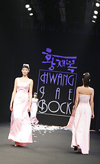 Image showing Wedding dress model walking the catwalk at Seoul Collection (Fas