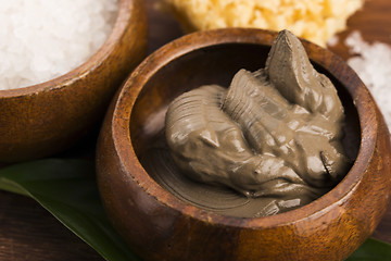 Image showing Dead Sea mud and salt in a bowl