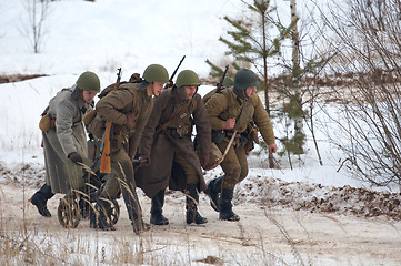 Image showing Transport the machine gun Maxim