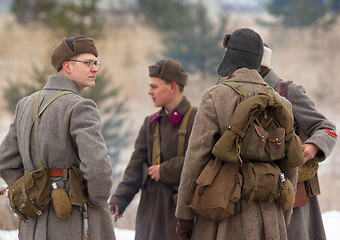 Image showing Russian soldiers talking