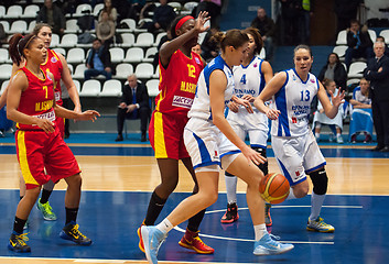 Image showing A. Petrakova (31) vs L. Jackson (12)