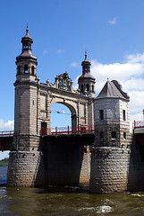 Image showing Queen bridge