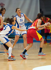 Image showing A. Petrakova (31) and k. Selwyn (5)