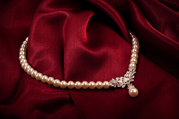 Image showing Pearl necklace