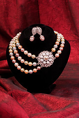 Image showing Pearl necklace and earring