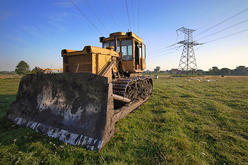 Image showing Building a power line