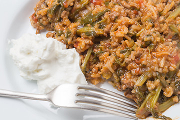 Image showing mince and spinach with yogurt