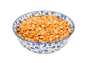 Image showing Yellow split peas in a blue and white china bowl