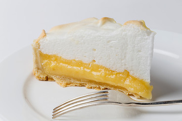 Image showing Lemon meringe pie slice