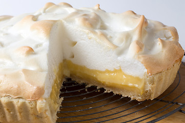 Image showing Lemon meringue pie on the rack