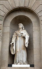 Image showing King sculpture on the facade of a building 