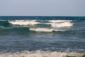 Image showing Beautiful large sea waves