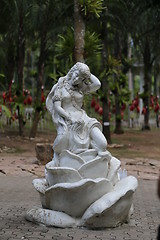 Image showing statue of  girl 