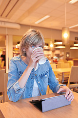 Image showing Woman sitting in the cafe