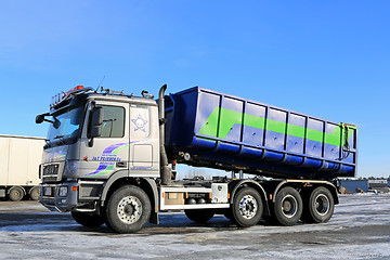 Image showing Sisu Polar V8 Tipper Truck 