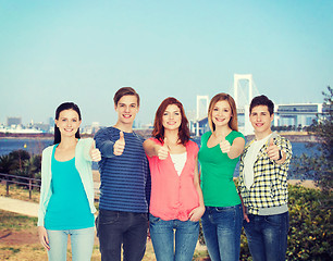 Image showing group of smiling students showing thumbs up