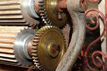 Image showing serrated wheels on a manual wine making machine