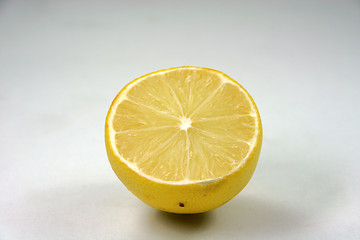 Image showing slice lemon center